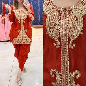 Party Wear 100% Pure Crape Dhoti Cordset avec potli belle broderie Shalwar Kameez femmes indiennes pour mariage et fête - Product Image 4