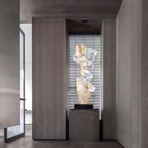 Objeto de mesa de metal dorado único Escultura de mesa artística de lujo Perfecta para estante de escritorio o exhibición de sala de estar - Product Image 5