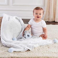 Vente en gros de couvertures de lit pour nouveau-nés en fourrure de lapin résistantes au rétrécissement couvertures de couette pour bébé en polaire simple avec pompon