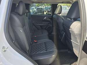 Mitsubishi Outlander SEL AWD SUV Turbo 4.1-6L 2023, Automático, Techo Panorámico, Cámara Trasera de 360° - Product Image 6