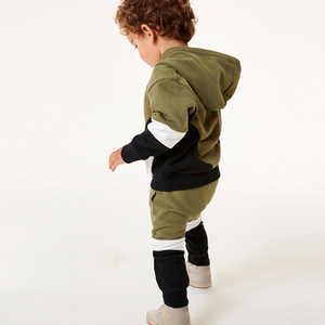 Survêtement élégant en coton pour jeunes, ensemble tendance et respirant pour le jeu actif et la détente au quotidien - Product Image 2