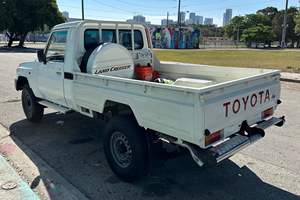 Camioneta Cruiser 1999 (DISPONIBLE CON VOLANTE A LA IZQUIERDA Y A LA DERECHA) - Product Image 2