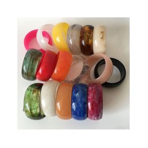 Exclusivos Brazaletes de Resina Hechos a Mano e Impermeables para Mujer, Joyería de Moda Personalizable de Primera Calidad para Regalos de Negocios y Boutiques - Product Image 1