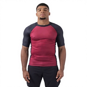 Camiseta de Compresión UPF50 de Manga Corta Color Verde Oliva y Negro Personalizada para Hombre, para Entrenamiento de BJJ y MMA, con Opción de Logotipo Personalizado - Product Image 1