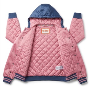 Chaqueta Bomber con Capucha de Satén para Hombre, Azul Denim, con Parches de Chenilla Rosa, Logotipo Personalizado Bordado, Estilo Urbano OEM - Product Image 3