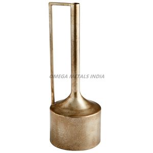 Ensemble de vases en métal New Look aux couleurs chic noir et or avec une forme rectangulaire moderne et une finition élégante pour des accents de maison élégants - Product Image 3