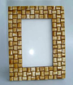 Lujoso marco de fotos con incrustaciones de madera y resina hecho a mano, la mejor calidad personalizada para jarrón de pared para ocasiones de Ramadán - Product Image 4