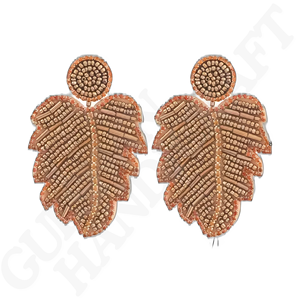 Pendientes de gota de hoja de palma con cuentas de inspiración tropical para vacaciones de verano hechos a mano - Product Image 2