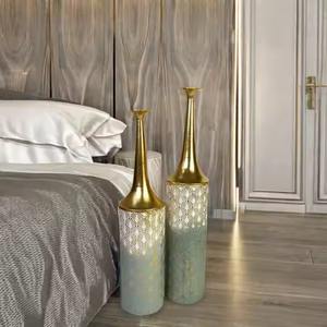 Vase de sol de luxe exquis avec finition unique Grand accent décoratif élégant pour le salon et les bureaux - Product Image 5