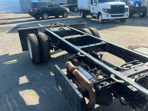 Tracteur routier diesel haute performance 6x4 avec cabine couchette pour le transport en zone isolée, prêt à l'emploi, expédition mondiale - Product Image 6