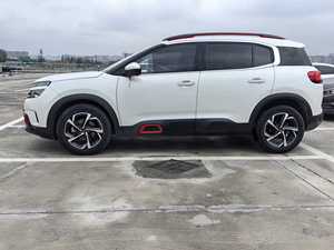 Citroën <span class=keywords><strong>C5</strong></span> <span class=keywords><strong>Aircross</strong></span> 1.6T Turbo SUV 6AT FWD 5 places avec <span class=keywords><strong>toit</strong></span> <span class=keywords><strong>ouvrant</strong></span>, édition luxe, modèle 2017 d'occasion - Product Image 2