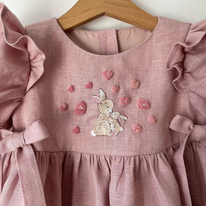 Robe brodée à la main en lin doux pour bébé fille Style décontracté pour le premier anniversaire des tout-petits OEM Made in Vietnam - Product Image 4