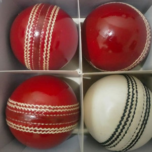 Pelota dura de críquet de cuero de vaca de alta calidad al mejor precio, pelota de críquet deportiva de buen rendimiento, pelota dura de críquet hecha en Pakistán - Product Image 5