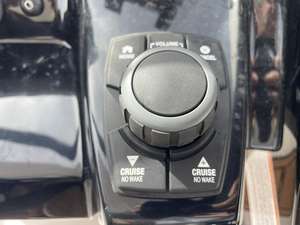 COMPRE NUEVO Barco a Reacción YamahaS 275 SE de Lujo de 27 Pies con Motor Intraborda de 500 HP, Barco de Trabajo con Remolque (USADO) - Product Image 3