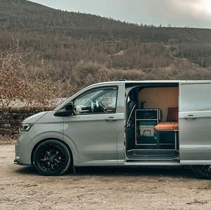 Encuentra una autocaravana de lujo similar a la Sprinter 3500, hecha a medida. - Product Image 4