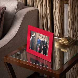 Cadre photo en bois poli en gros de couleur rouge avec design décoratif personnalisé fabriqué en Inde - Product Image 3