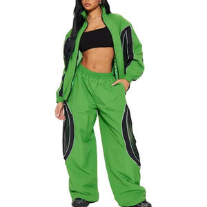 Conjunto de cortavientos transpirable de secado rápido personalizado para mujer, conjunto deportivo de tela con memoria, venta al por mayor, diseño OEM, patrón sólido hecho - Product Image 1