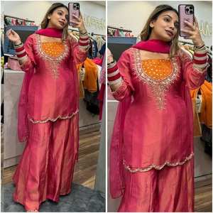 Nouvelle collection de créateurs Simar Silk In-Style Kameez pour les fêtes Brodé Top-Bottom Dupatta Set Entièrement cousu Prêt à porter - Product Image 2