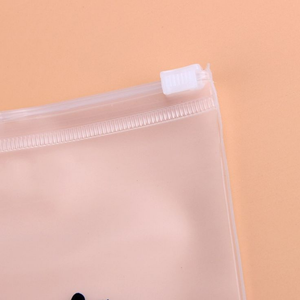 Bolsa con Cierre Deslizante de PVC Mate Esmerilado a Prueba de Polvo para Empaque de Ropa, Impresión Personalizada, Venta al Por Mayor, OEM - Product Image 4