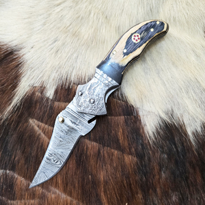 Navaja de Bolsillo Plegable de Acero de Damasco de Grado Industrial Hecha a Mano Personalizada OEM para Campamento al Aire Libre con Funda de Cuero para Uso Diario EDC - Product Image 1