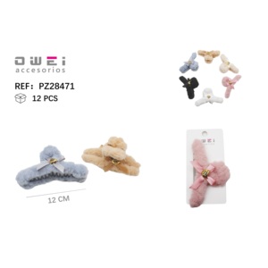 Pinza de pelo de felpa en forma de corazón de colores mezclados - Product Image 1