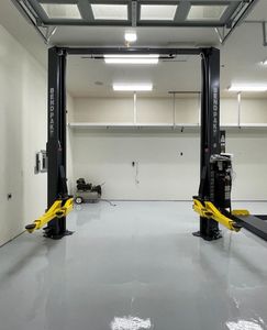 Pont élévateur automobile haute performance avec rampe pour garage, atelier et service automobile - À vendre - Product Image 3