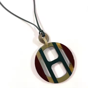 Collier en corne véritable de buffle de qualité naturelle de luxe Article fait à la main PAR CRESCENT CRAFTS - Product Image 5