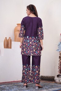 Conjunto de Kurta y Pantalón con Estampado Floral Morado para Mujer, Ropa Étnica Elegante - Product Image 3
