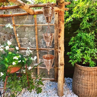 Chaîne de pluie artisanale traditionnelle en cuivre gaufré, finition or rose, élément décoratif de jardin de luxe pour usage domestique et extérieur