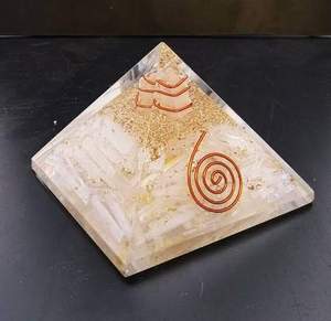 Prix de gros fait à la main sélénite cristal orgone pyramide vibration haute fréquence avec du cuivre blanc énergie pierre précieuse matériel - Product Image 4