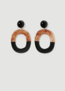 Pendiente de cuerno sólido que combina la artesanía del Viejo Mundo con el diseño contemporáneo para una belleza atemporal - Product Image 3