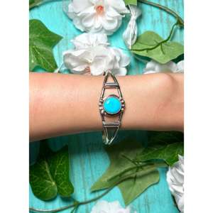 Navajo Kingman Turquoise & Sterling Silver Fashion Cuff Bracelet Elegant Kingman Turquoise & Silver Cuff for Women - Product Image 5