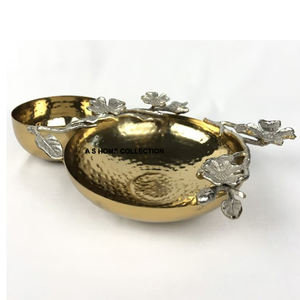 Cuenco dorado único hecho a mano de acero inoxidable con flor de latón decorativa, cuenco de forma redonda para bodas, decoración del hogar - Product Image 1