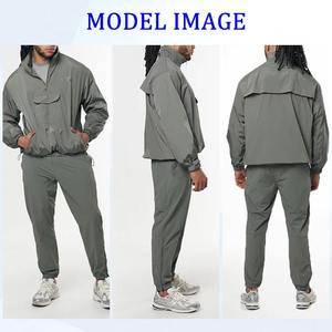Ensemble de survêtement de sport deux pièces personnalisé pour homme, en nylon et polyester respirant, coupe-vent avec fermeture éclair - Product Image 2