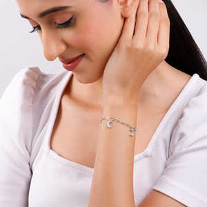 Pulsera fina de plata de media luna - Product Image 1