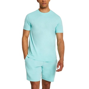 Compra conjuntos de camisetas y pantalones cortos cómodos para hombre, venta al por mayor, conjuntos cortos de verano personalizados para hombre, color sólido de alta calidad 2026 - Product Image 1