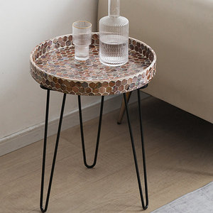 Table d'appoint Ariel Capiz blanche de luxe de haute qualité pour salon faite au Vietnam avec une table basse en métal incrusté de nacre - Product Image 3