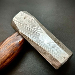 Martillo de Acero de Damasco Hecho a Mano con Mango de Madera, Diseño de Patrón Personalizado, Soporte OEM, Uso Industrial, Alta Durabilidad - Product Image 4