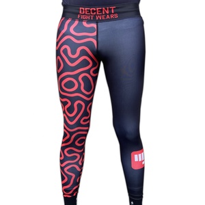 Leggings de sport pour femmes, noirs et rouges, à motifs, coupe ajustée, imprimés par sublimation, extensibles, doux et confortables pour le yoga. - Product Image 5