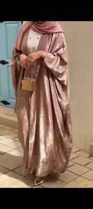 Abayas scintillantes importées de femmes élégantes et modestes brodées à la main robes traditionnelles de Dubaï tissu respirant - Product Image 2