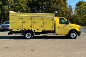 Ford E-Series E-450 SD 2023, manuelle, conduite à gauche, cuir foncé, turbo, R16, fourgon à vendre - Product Image 2