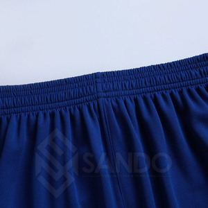 ชุดเครื่องแบบฟุตบอลชุดเสื้อกีฬาผ้าโพลีเอสเตอร์พิมพ์ลายชื่อทีมออกแบบได้ตามที่ต้องการ - Product Image 4