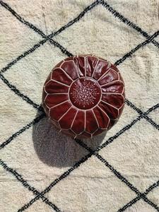 Pouf de sol moderne de luxe en cuir véritable Ottoman pliable de conception marocaine pour la décoration de la maison Utilisation en chambre à coucher Tabourets écologiques - Product Image 2