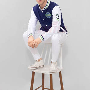 Blouson universitaire confortable pour homme, style lettre, col montant, coupe décontractée, tissu respirant et durable pour l'extérieur, personnalisable - Product Image 2