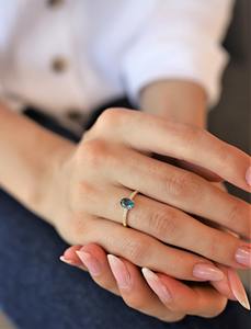 แหวนเงินแท้ 925 ชุบทองคำขาวประดับพลอยบลูโทแพซทรงรี 6x8 มม. ดีไซน์เก๋ ขายดีที่สุด เหมาะสำหรับผู้หญิง - Product Image 2