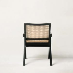 Silla de Jardín Jeanneret de Ratán con Madera Maciza de Teca en Color Negro para Uso en Interiores y Exteriores - Product Image 4