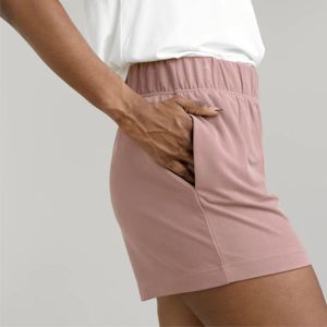 Pantalones cortos de tela modal ultra cómodos para mujer: ligeros, transpirables, perfectos para deportes y ropa informal - Product Image 3