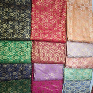 Tissu jacquard brocart haute densité avec un design élégant pour l'ameublement des exportateurs de mode et la fabrication de vêtements sur mesure - Product Image 1