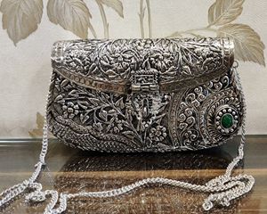 Pochette élégante en laiton sculpté à la main, style vintage, couleur argent, à prix abordable, provenant d'un fournisseur indien – Meilleure vente - Product Image 2
