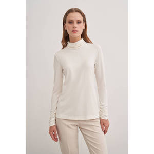 Blusa de punto color blanco roto con detalle fruncido y cuello con lazo para mujer - Product Image 1